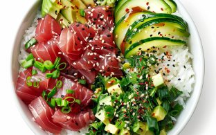 Tuna Poke Bowl with Spicy Sauce