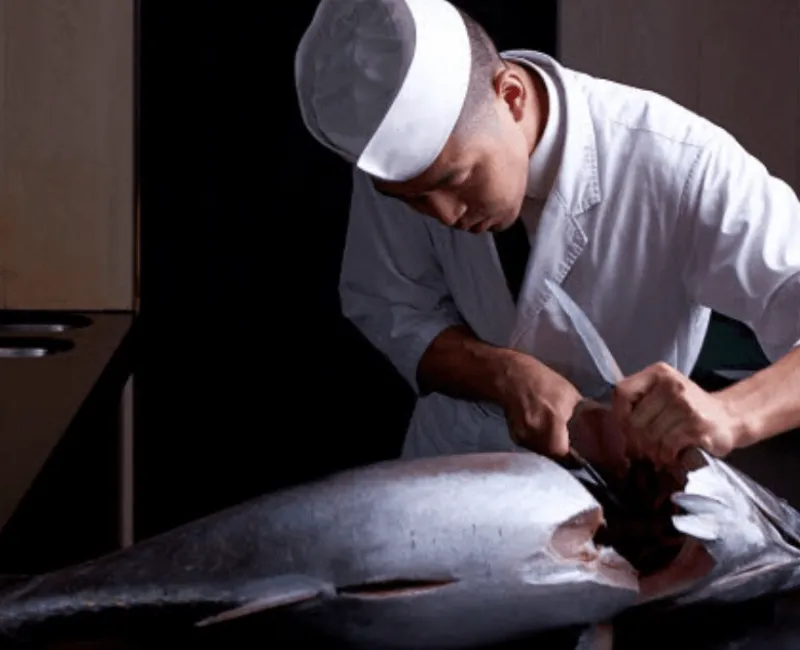 Dinko Seafoods-Sustainable choice Chief cutting na tuna